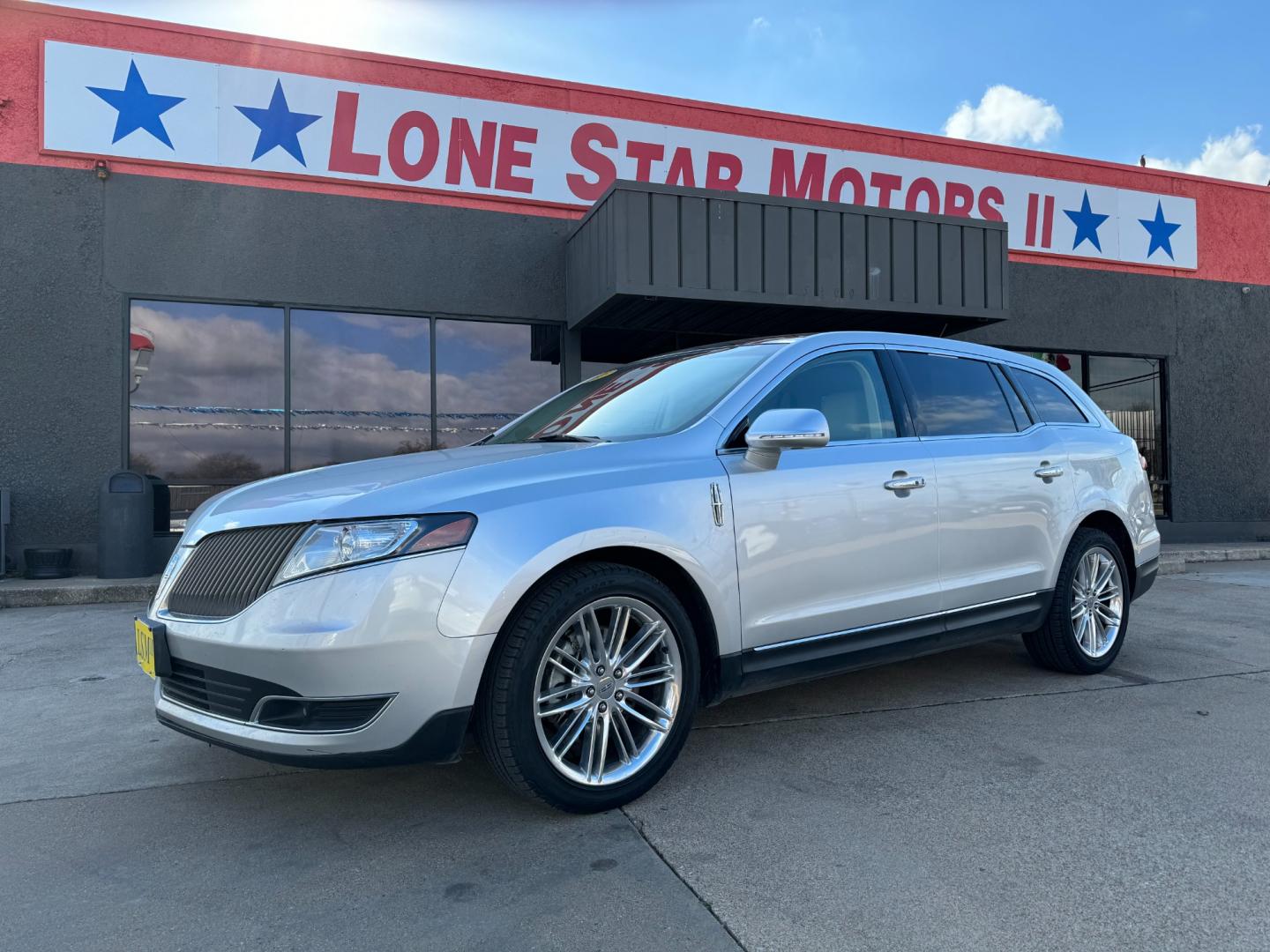 2015 SILVER LINCOLN MKT BASE (2LMHJ5AT1FB) , located at 5900 E. Lancaster Ave., Fort Worth, TX, 76112, (817) 457-5456, 0.000000, 0.000000 - This is a 2015 LINCOLN MKT BASE 4 DOOR SUV that is in excellent condition. There are no dents or scratches. The interior is clean with no rips or tears or stains. All power windows, door locks and seats. Ice cold AC for those hot Texas summer days. It is equipped with a CD player, AM/FM radio, AUX p - Photo#0